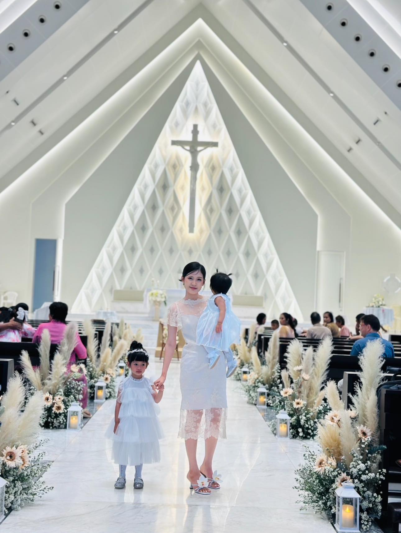 ชุดลูกไม้สีครีม (สั่งตัด)